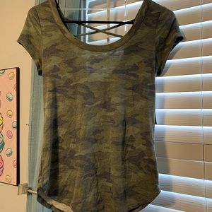 NWT No Boundaries woman’s camo shirt size small